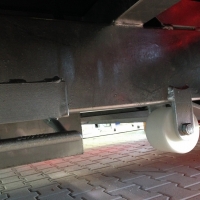 NEU: Fährenset: Bestehend aus 4 eingeschweißten Zurrösen und 2 Polyamidrollen am Fahrzeugheck